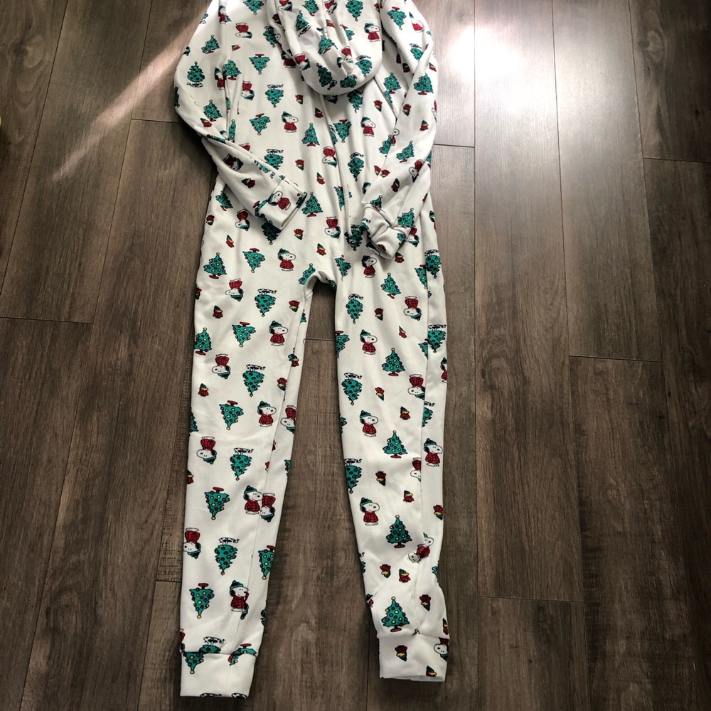 Peanuts White Holiday One-Piece Pajamas with Christmas Tree & Snoopy Print